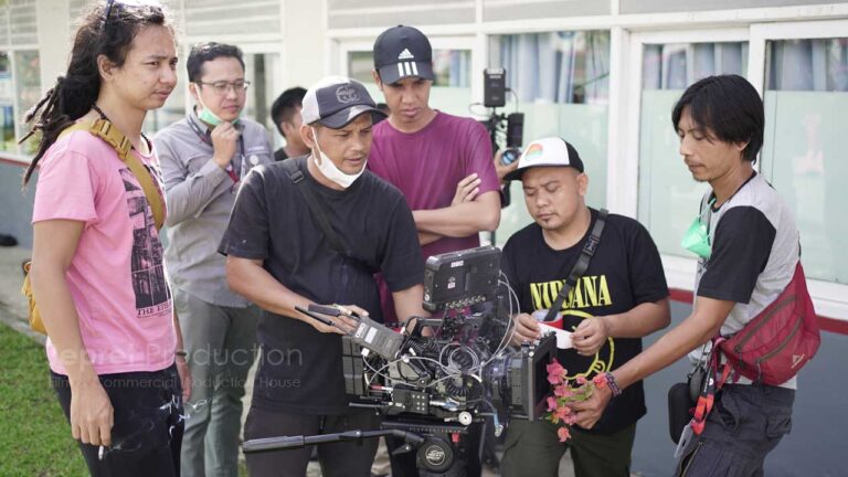 Behind-the-scene-pembuatan-video-company-profile-PT-Kideco-Jaya-Agung-13