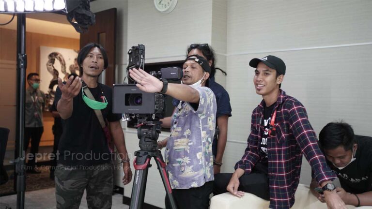 Behind-the-scene-pembuatan-video-company-profile-PT-Kideco-Jaya-Agung-24